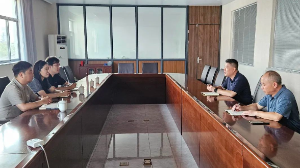 研組走訪了協(xié)會理事單位山東魯強電纜(集團)股份有限公司。在座談中，安全生產(chǎn)環(huán)保部部長孔凡義詳細介紹了公司的運營情況和企業(yè)發(fā)展中的問題和訴求。