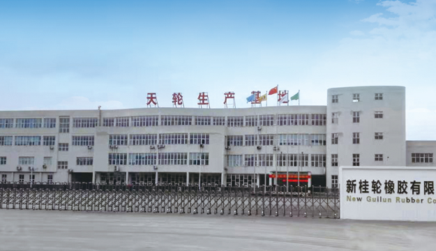 廣西新桂輪橡膠有限公司副總經(jīng)理丁盛在采訪中表示，該公司正全力籌備一項(xiàng)規(guī)模龐大的綠色智能橡膠產(chǎn)業(yè)園項(xiàng)目，為地區(qū)經(jīng)濟(jì)發(fā)展注入了新的活力。