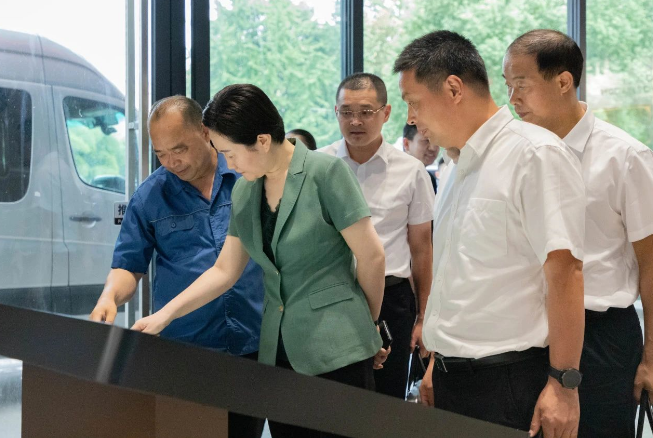 嘉興市副市長(zhǎng)一行到浙江雙箭股份調(diào)研指導(dǎo)