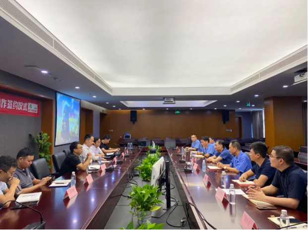 在簽約儀式上，雙方高管進(jìn)行了對后續(xù)合作發(fā)展模式的探討和規(guī)劃。后續(xù)零跑汽車未來的高端車型將嘗試搭載中策橡膠的高端旗艦輪胎產(chǎn)品，雙方致力于打造出國產(chǎn)新能源車配國產(chǎn)輪胎的熱銷車型，為中國新能源汽車事業(yè)貢獻(xiàn)力量。