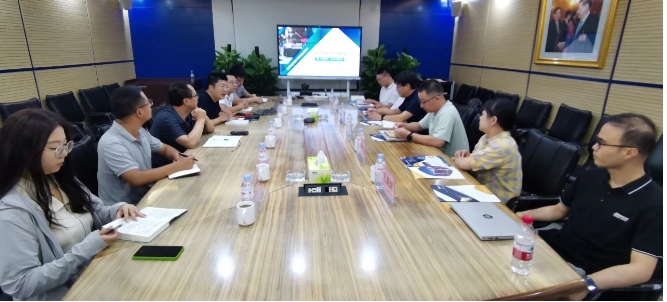 普利司通(無錫)輪胎有限公司副工廠長任斌一行于8月25日訪問了山東奇妙智能科技有限公司。這次跨界交流旨在探索傳統(tǒng)輪胎行業(yè)與工業(yè)AI視覺檢測的結(jié)合，以推動行業(yè)降本增效的發(fā)展。