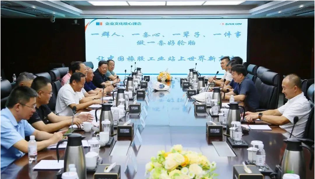 山東省道路運輸協(xié)會會長孫慶民，聯(lián)同多位協(xié)會領(lǐng)導(dǎo)和企業(yè)高管到賽輪集團進行訪問。賽輪集團總裁謝小紅及團隊熱情接待了到訪的嘉賓。