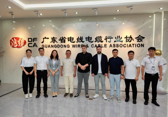 俄羅斯代表表示，此次廣東省電線電纜行業(yè)協(xié)會的交流活動是一次富有成果的訪問。他們不僅關(guān)注設(shè)備采購，還發(fā)現(xiàn)了連接器線束、新能源線纜等潛在商機(jī)。他們熱切期待著中國企業(yè)能夠前往俄羅斯考察，并在未來實現(xiàn)更緊密的中俄合作。