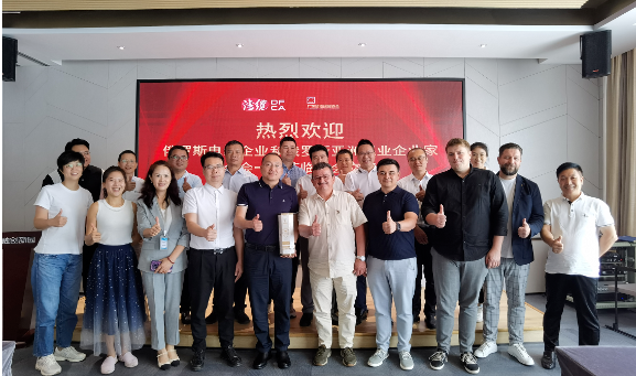 俄羅斯電纜企業(yè)和俄羅斯亞洲工業(yè)企業(yè)家聯(lián)合會代表一行，蒞臨廣東省電線電纜行業(yè)協(xié)會進(jìn)行友好交流訪問。受到了協(xié)會執(zhí)行會長劉濤、副秘書長郭玉蓉，以及廣東省連接器協(xié)會秘書長梁宇彤的熱情歡迎。