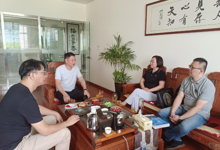 針對當(dāng)前錯綜復(fù)雜的經(jīng)濟新形勢，企業(yè)的呼聲是協(xié)會工作的重點。在這一背景下，寧波涂裝協(xié)會秘書長吳曉明一行走訪了多家企業(yè)，直接與企業(yè)代表進行交流，傾聽他們的聲音，詳細了解企業(yè)需求，為解決問題提供協(xié)助。