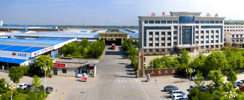 大業(yè)股份的客戶群體廣泛，包括了國(guó)內(nèi)知名的輪胎制造商如中策橡膠、玲瓏輪胎、賽輪輪胎等，還有一些國(guó)際輪胎制造商如米其林、普利司通、固特異等。這個(gè)多元化的客戶群體使得公司在市場(chǎng)上擁有穩(wěn)固的地位。