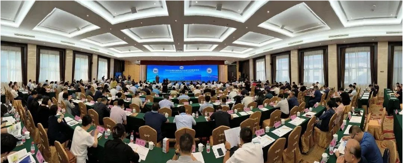 2023中國石油和化工企業(yè)500強發(fā)布會暨全面加快建設世界一流企業(yè)高峰論壇于近日在河南濮陽盛大召開。這一盛會的重頭戲是2023中國石油和化工企業(yè)500強排行榜的發(fā)布，令人矚目的是，有38家輪胎企業(yè)成功榜上有名。