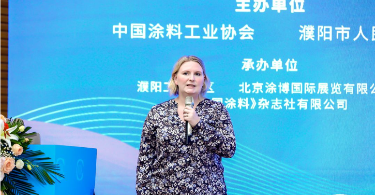 2023亞太國際涂料產(chǎn)業(yè)發(fā)展大會于近日在中國河南省濮陽市盛大舉行。大會吸引了來自國家相關(guān)部委、世界涂料理事會、亞洲涂料理事會以及國內(nèi)外知名涂料企業(yè)的400余名代表參加。在會議期間，佐敦涂料東北亞總監(jiān)Michelle Ystad Eriksen女士發(fā)表了主題為“涂料產(chǎn)業(yè)可持續(xù)發(fā)展路徑分析”的重要演講。
