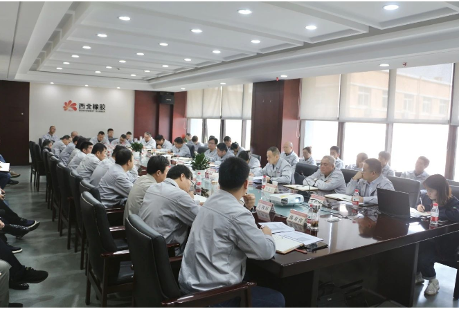 張航偉總經(jīng)理強調(diào)了增強使命感，全員要團結拼搏，全速沖刺四季度。四季度是全年的關鍵節(jié)點，也是來年的起點，因此需要全員共同努力，確保公司能夠提前實現(xiàn)目標，為未來的發(fā)展打下堅實的基礎。他鼓勵員工在本職崗位上努力工作，注重細節(jié)，確保各項工作的進展和質(zhì)量，以書寫新的經(jīng)營創(chuàng)效篇章。