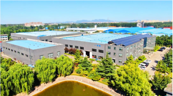 作為其中一員，山東華凌電纜有限公司自成立以來一直秉承著市場化運(yùn)作、專業(yè)化提升和科學(xué)化發(fā)展的理念。該公司聚焦核電領(lǐng)域、軌道交通、高端裝備、新材料等五大板塊，堅(jiān)守“創(chuàng)新引領(lǐng)發(fā)展”的企業(yè)理念。通過不斷加大科技創(chuàng)新的投入，不僅投入了大量資金、人力資源和技術(shù)支持，還持續(xù)提升了產(chǎn)品研發(fā)能力和技術(shù)水平，為企業(yè)在科技創(chuàng)新方面取得突破和發(fā)展創(chuàng)造了有力的支持。