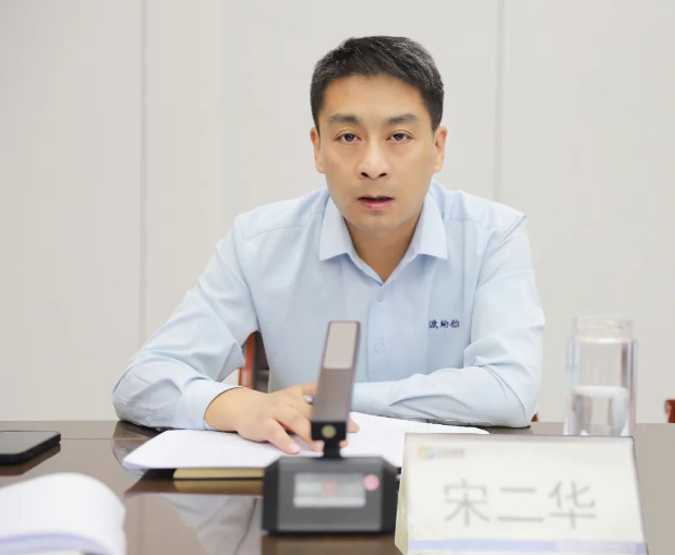 宋二華在講話中表示，公司必須保持堅定的信心和決心，堅決實現(xiàn)歷史最佳年度表現(xiàn)。他強調(diào)了四季度的關(guān)鍵性，要求各部門認清形勢，堅定信心，全力以赴完成四季度和全年的任務(wù)目標。