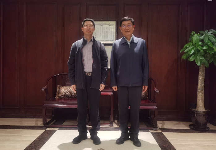中國(guó)物流與采購(gòu)聯(lián)合會(huì)副會(huì)長(zhǎng)蔡進(jìn)于2023年10月23日訪問了雙錢輪胎集團(tuán)有限公司。在訪問期間，雙錢輪胎集團(tuán)有限公司的黨委書記兼董事長(zhǎng)章萬友熱情接待了蔡進(jìn)一行，展開了深入的交流。中國(guó)物流與采購(gòu)聯(lián)合會(huì)會(huì)長(zhǎng)助理馬增榮陪同。