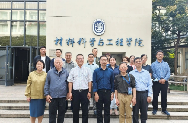 上海涂料染料行業(yè)協(xié)會(huì)組織部分企業(yè)赴上海大學(xué)進(jìn)行座談交流活動(dòng)