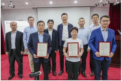 上海長(zhǎng)順電梯電纜有限公司表示，他們將繼續(xù)承擔(dān)重要的戰(zhàn)略任務(wù)，積極參與“碳達(dá)峰、碳中和”的倡議，為推動(dòng)綠色社會(huì)和綠色經(jīng)濟(jì)發(fā)展做出更大的貢獻(xiàn)。公司的努力和成就在綠色產(chǎn)業(yè)領(lǐng)域樹(shù)立了良好的典范。