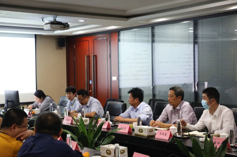 在寧?？h科協(xié)主席吳衛(wèi)東、建新黨總支書記、工會主席陳春學、科協(xié)主席呂遠通、科協(xié)副主席潘斌等人陪同下，教授專家團隊參觀了建新的試驗中心和減震工廠，深入了解了該公司工業(yè)操作系統(tǒng)及其在減震配件制造等領域的實際應用。