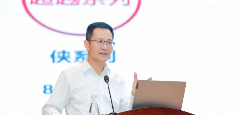 來自全國(guó)70多家最強(qiáng)新銳門店的代表齊聚中策橡膠總部，共同參與“正向銷售”交流活動(dòng)，探討如何實(shí)現(xiàn)高質(zhì)量發(fā)展的目標(biāo)。中策橡膠集團(tuán)高級(jí)副總經(jīng)理葛國(guó)榮在會(huì)上發(fā)表主題講話，他首先對(duì)充滿活力的新銳伙伴們表示了熱烈歡迎。