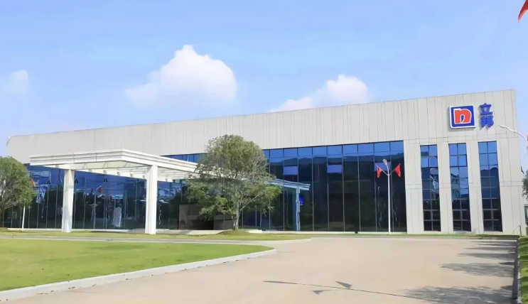 近日，工業(yè)和信息化部公布了2023年度智能制造示范工廠揭榜單位和優(yōu)秀場景名單，立邦涂料(湖北)有限公司成功入圍2023年度智能制造優(yōu)秀場景。