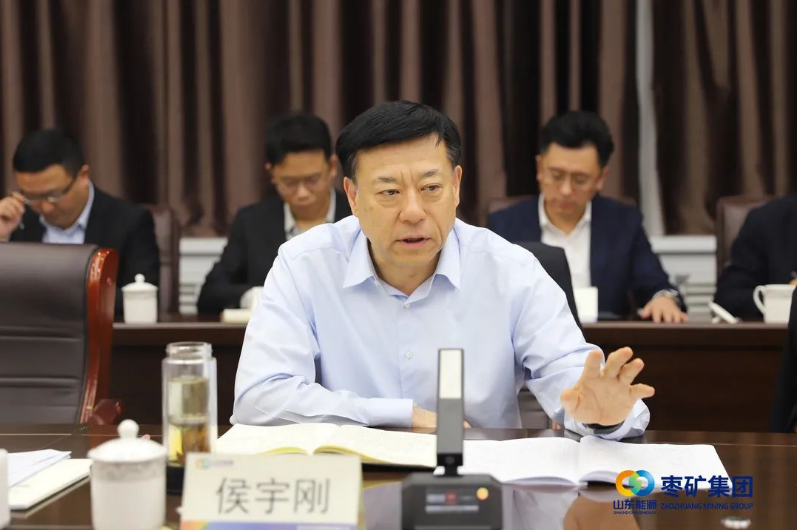 侯宇剛強(qiáng)調(diào)，要敏銳認(rèn)識(shí)當(dāng)前形勢(shì)，保持持續(xù)發(fā)力，鞏固已取得的良好發(fā)展態(tài)勢(shì)。他著重強(qiáng)調(diào)，必須加速橡膠產(chǎn)業(yè)的拓展和升級(jí)，使其在規(guī)模上更為龐大且更具競(jìng)爭(zhēng)力。與此同時(shí)，他還要求加快建設(shè)橡膠產(chǎn)業(yè)研究院，提升科技研發(fā)能力，通過(guò)強(qiáng)化核心技術(shù)攻關(guān)為企業(yè)長(zhǎng)遠(yuǎn)發(fā)展提供堅(jiān)實(shí)保障。在對(duì)明年工作的規(guī)劃中，侯宇剛強(qiáng)調(diào)要科學(xué)謀劃，敢于突破，發(fā)揮各自優(yōu)勢(shì)，形成整體合力，解決制約企業(yè)發(fā)展的問(wèn)題，凝聚“一家人、一盤(pán)棋、一條心”的強(qiáng)大合力。