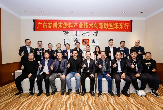 在沙龍的討論環(huán)節(jié)，與會(huì)嘉賓就粉末涂料行業(yè)的現(xiàn)狀和熱點(diǎn)議題展開了激烈的頭腦風(fēng)暴，為行業(yè)當(dāng)前面臨的問題提出了各自的見解和建議。